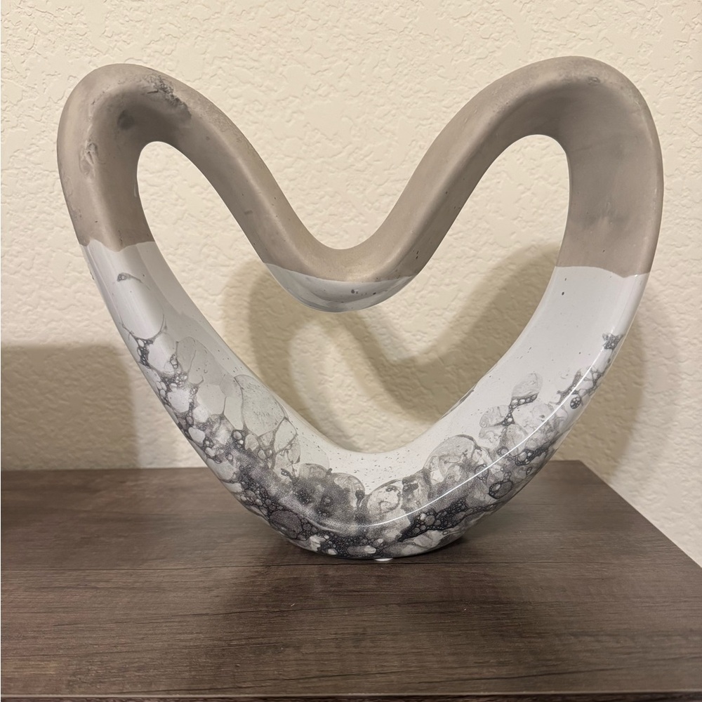 Ceramic heart; Perfect decor for an accent table, mantle, or console table.